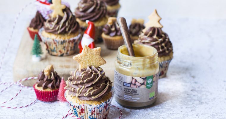 Cupcakes di Natale al Cioccolato e Burro di Arachidi