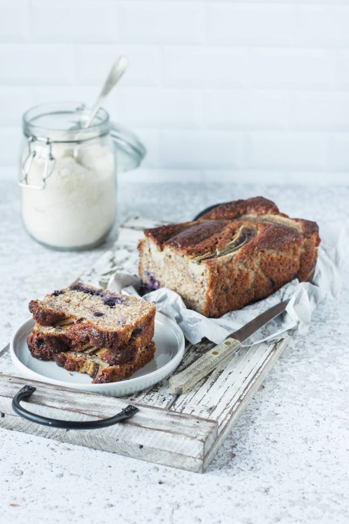 Banana Bread Vegano Al Cocco E Mirtilli | The Green Pantry