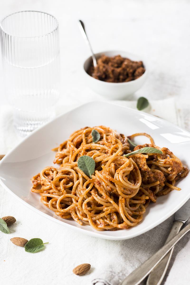 Pesto di Mandorle Pomodori e Salvia